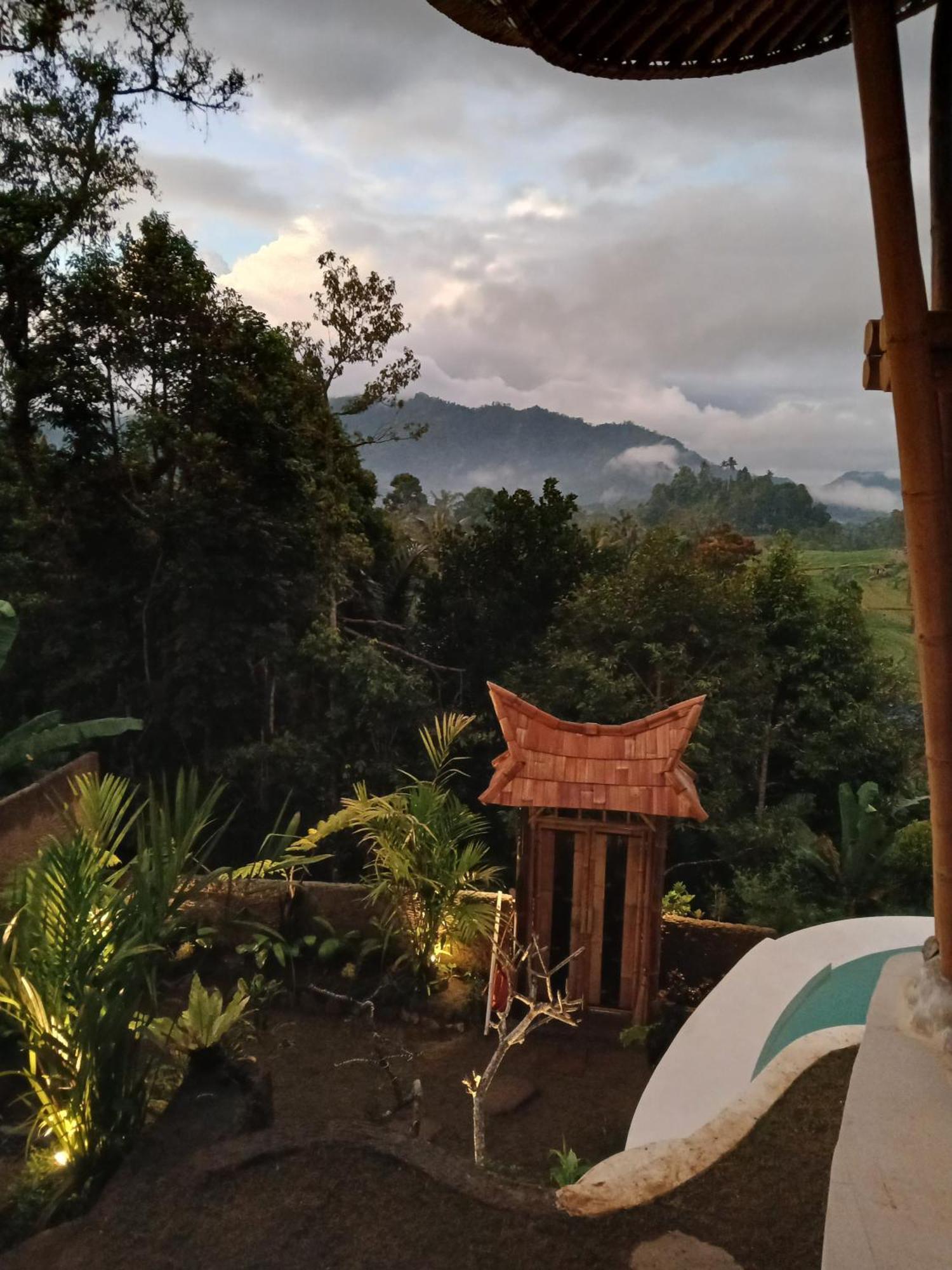 فيلا Danaswari Bali Bamboo House Selat المظهر الخارجي الصورة